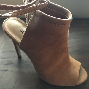 Lace up heel